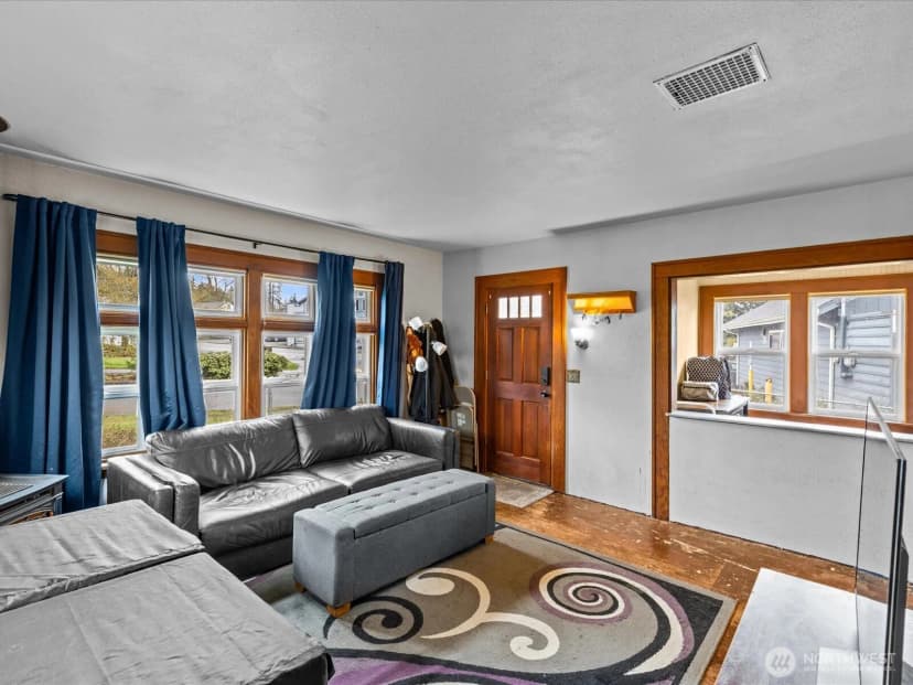 Property photo for 6807 Commercial Avenue, Everett photo 12
