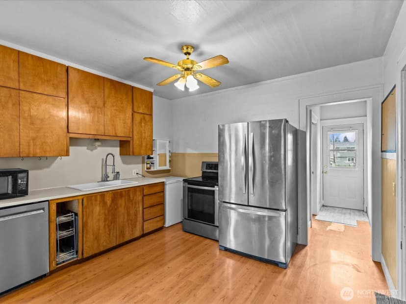 Property photo for 6807 Commercial Avenue, Everett photo 16