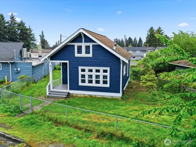 Property photo for 6807 Commercial Avenue, Everett photo 3