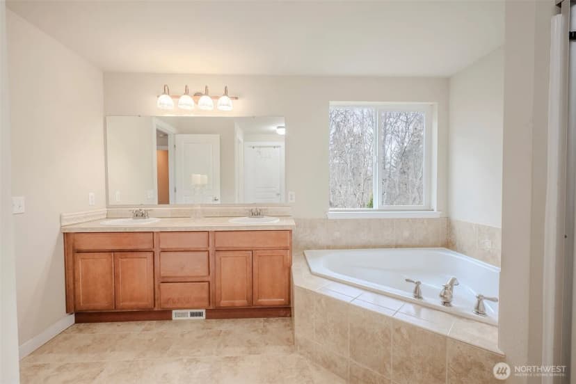 Property photo for 12707 12th Dr Se, Everett photo 32