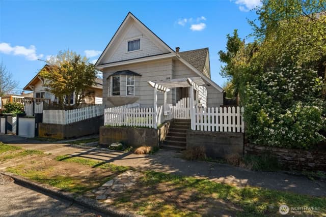 Property photo for 1108 Mckenzie Avenue, Bremerton photo 2