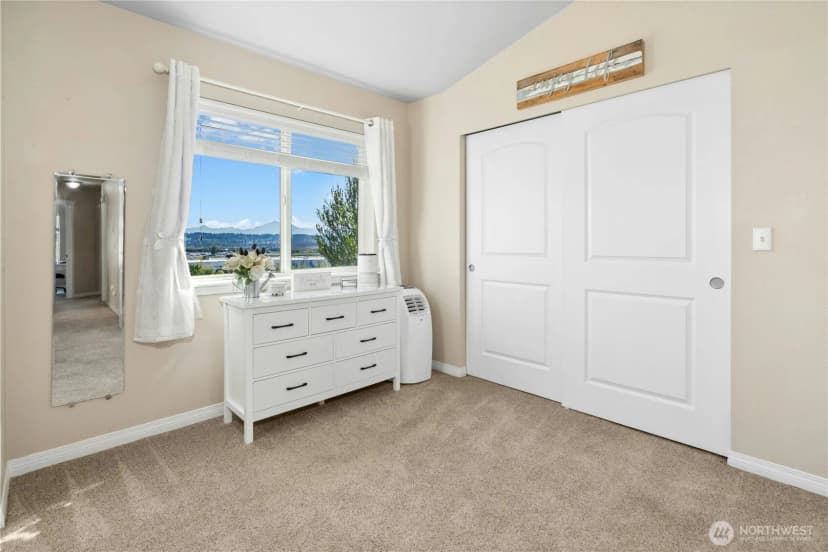 Property photo for 527 Pilchuck Path, Everett photo 20