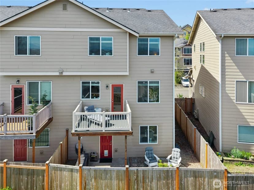 Property photo for 527 Pilchuck Path, Everett photo 35