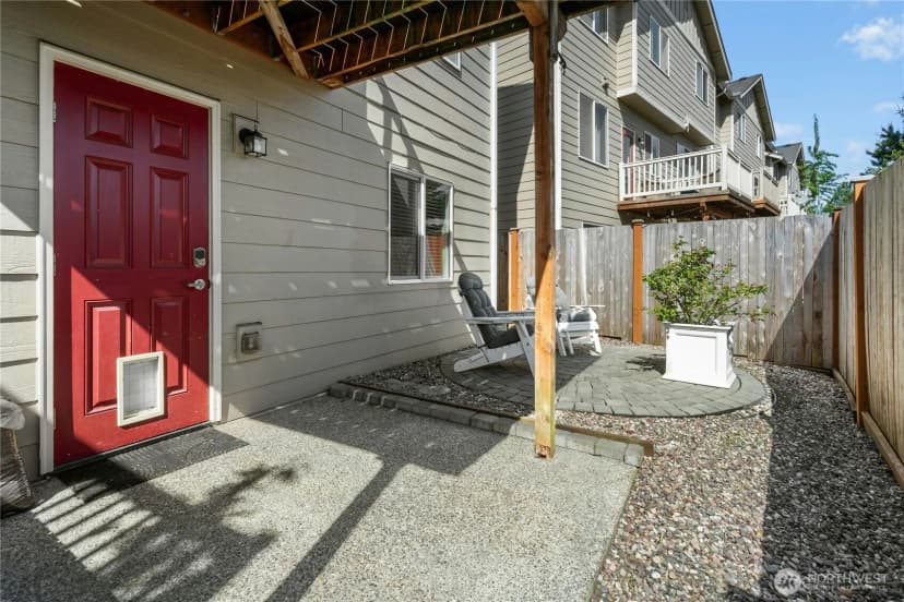 Property photo for 527 Pilchuck Path, Everett photo 32