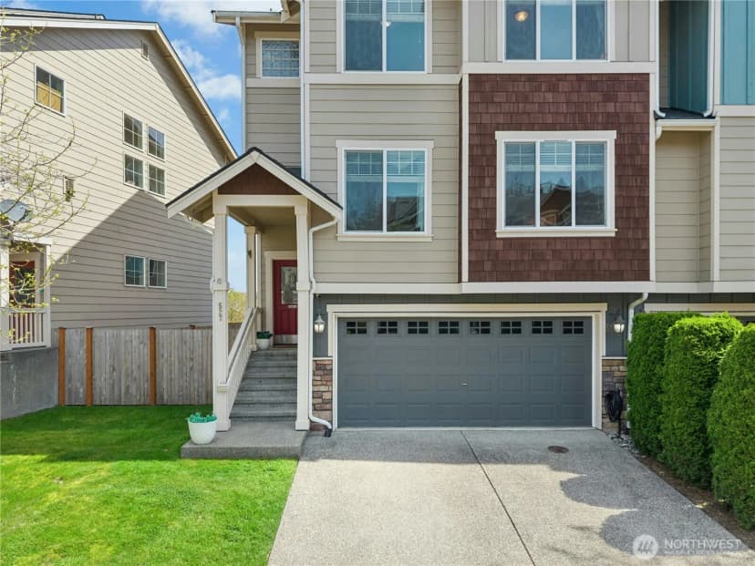 Property photo for 527 Pilchuck Path, Everett photo 6