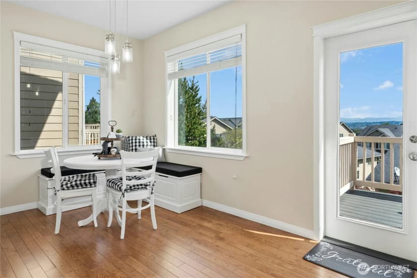 Property photo for 527 Pilchuck Path, Everett photo 15