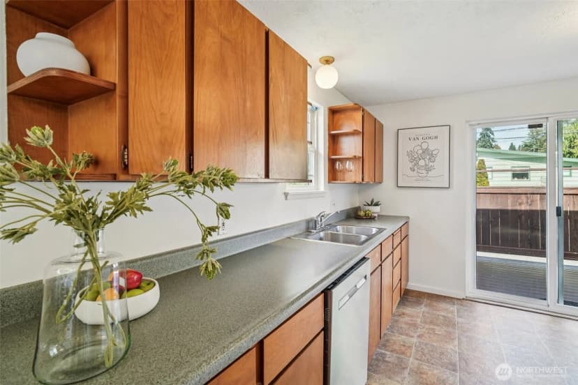 Property photo for 19448 15th Avenue Nw, Shoreline photo 6