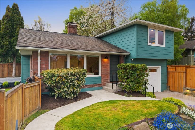 Property photo for 5501 37th Avenue Ne, Seattle photo 2