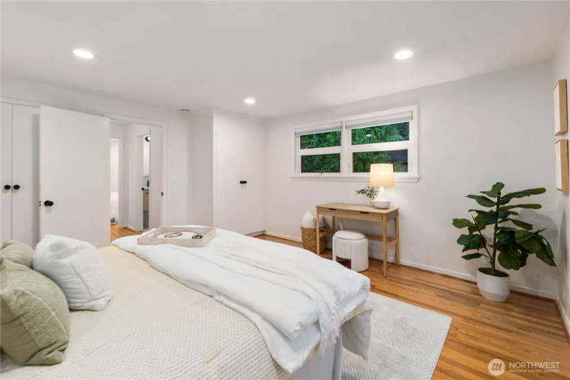 Property photo for 5501 37th Avenue Ne, Seattle photo 15