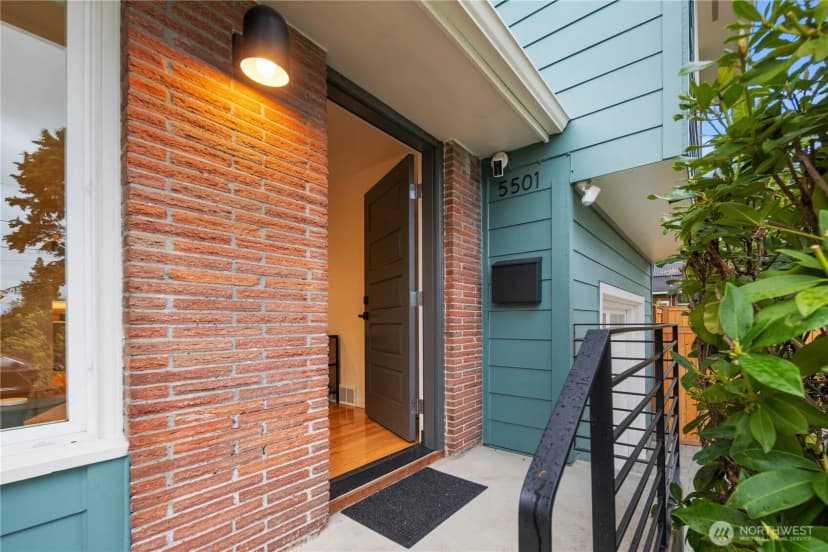 Property photo for 5501 37th Avenue Ne, Seattle photo 3