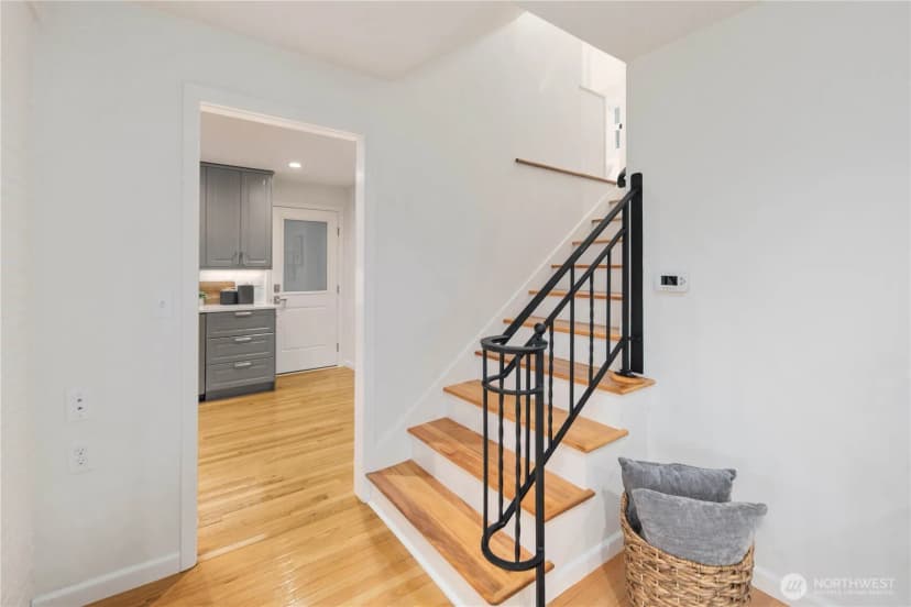 Property photo for 5501 37th Avenue Ne, Seattle photo 14