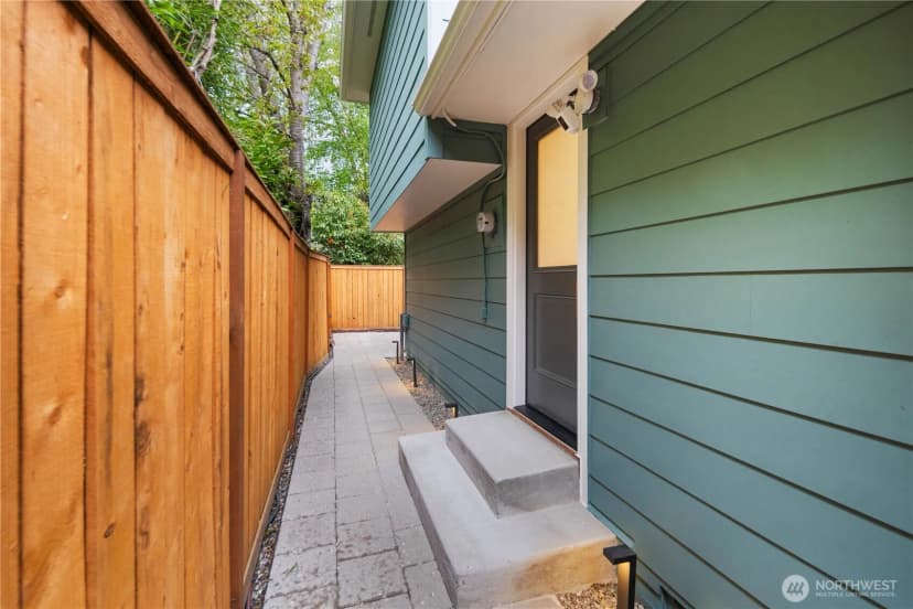 Property photo for 5501 37th Avenue Ne, Seattle photo 27