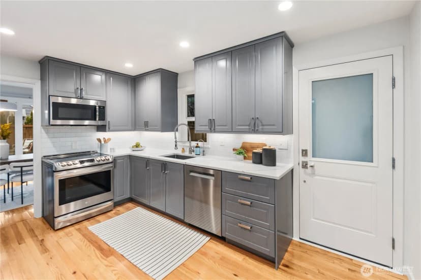 Property photo for 5501 37th Avenue Ne, Seattle photo 13