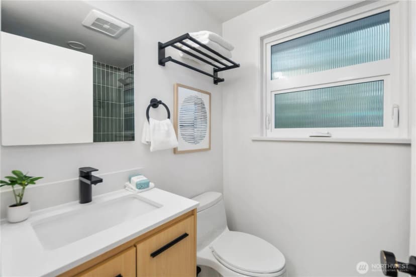 Property photo for 5501 37th Avenue Ne, Seattle photo 18