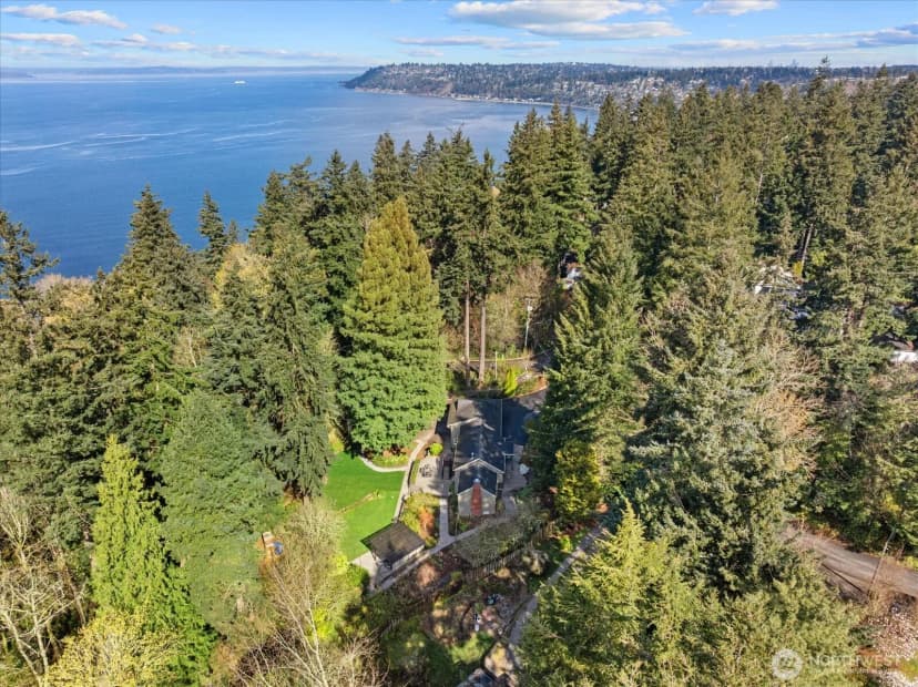 Property photo for 2501 Sw 149th Street, Burien
