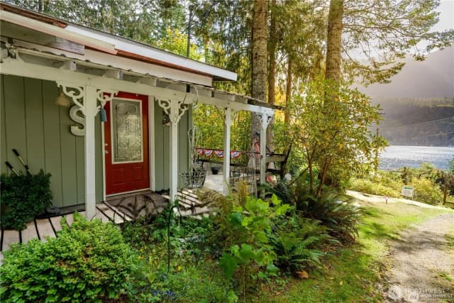 Property photo for 17 Thompson Point Road, Port Angeles photo 4
