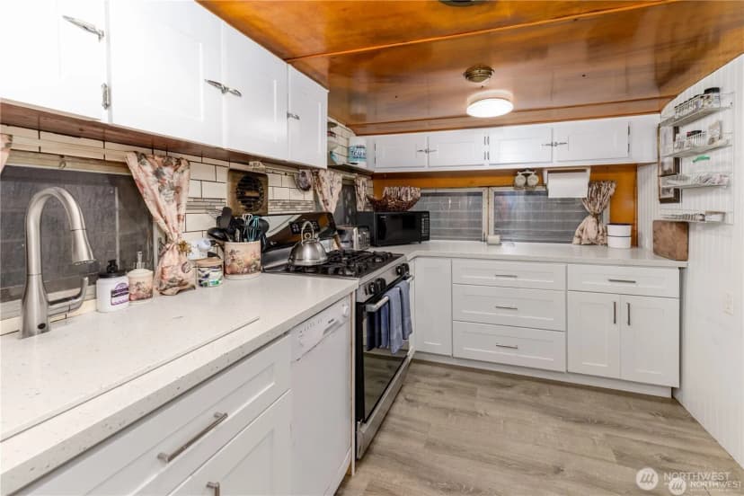 Property photo for 17 Thompson Point Road, Port Angeles photo 17