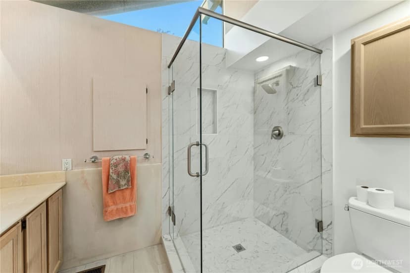 Property photo for 2258 40th Avenue E, Seattle photo 18