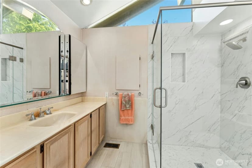 Property photo for 2258 40th Avenue E, Seattle photo 17