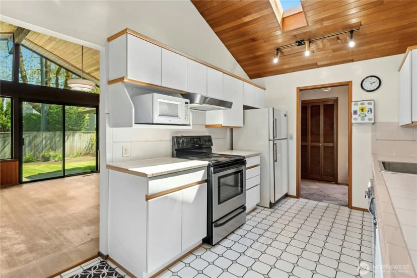 Property photo for 2258 40th Avenue E, Seattle photo 9