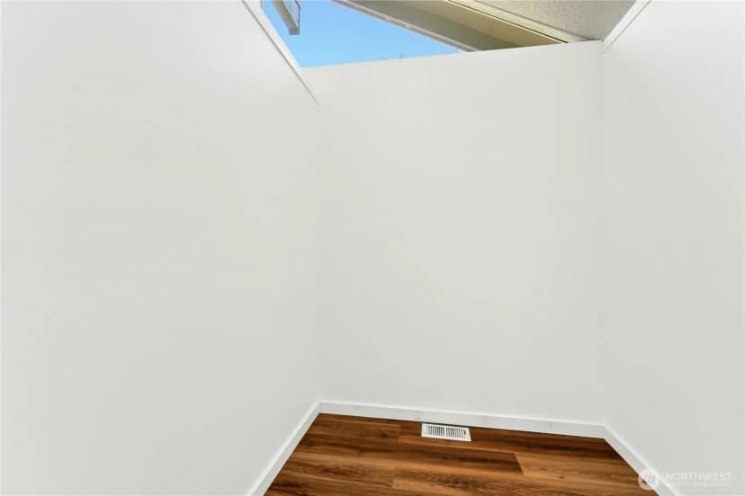 Property photo for 2258 40th Avenue E, Seattle photo 16