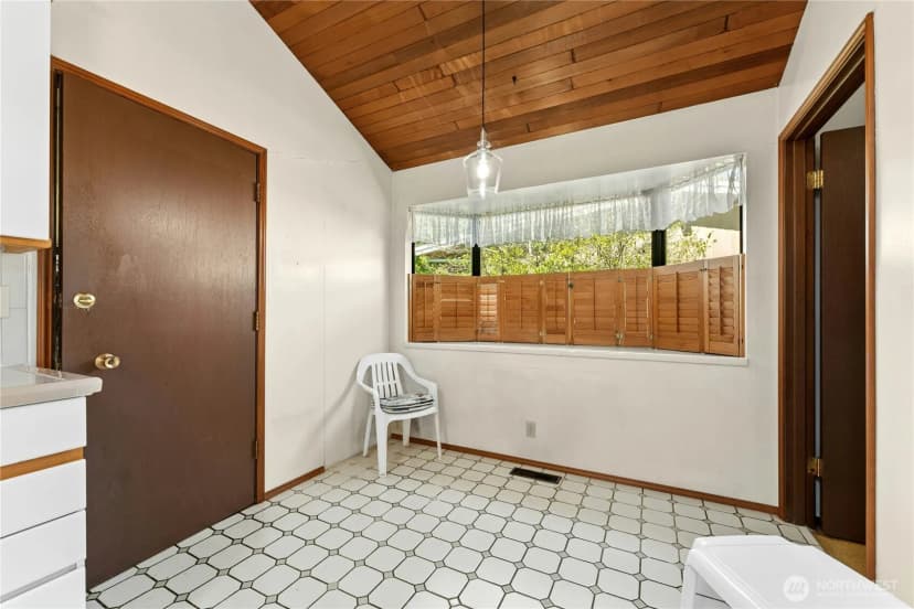 Property photo for 2258 40th Avenue E, Seattle photo 10