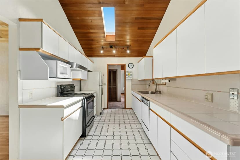 Property photo for 2258 40th Avenue E, Seattle photo 8