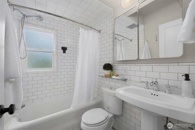 Property photo for 933 Yakima Place S, Seattle photo 12