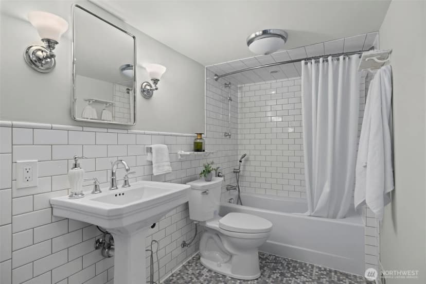 Property photo for 933 Yakima Place S, Seattle photo 18