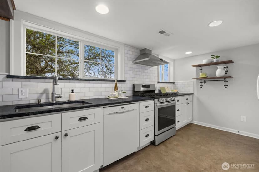 Property photo for 933 Yakima Place S, Seattle photo 15