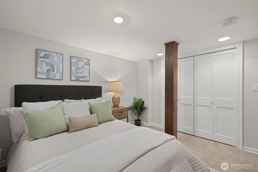 Property photo for 933 Yakima Place S, Seattle photo 17