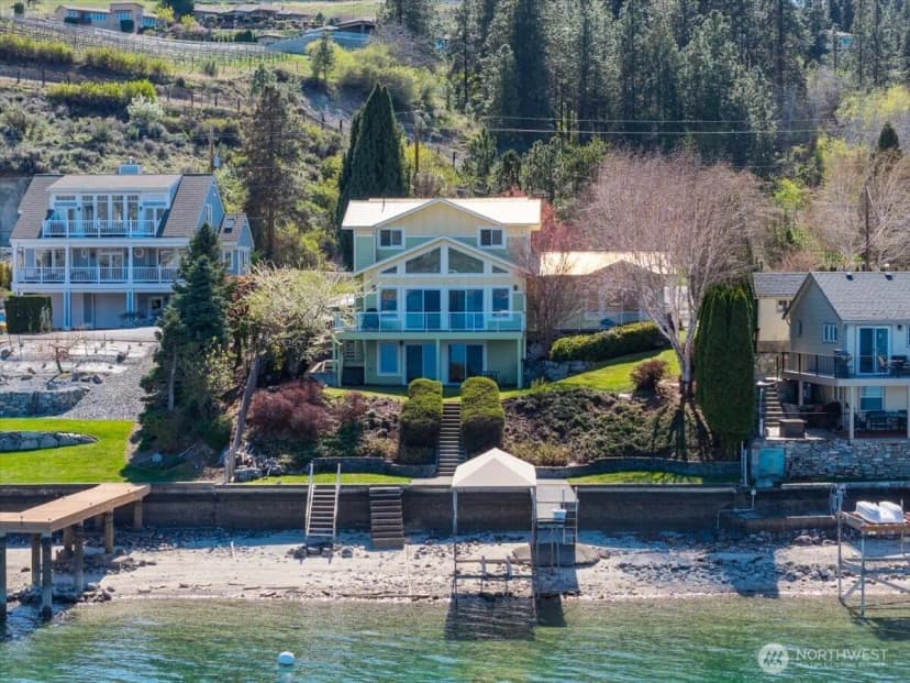 Property photo for 1606 S Lakeshore Road, Chelan photo 2