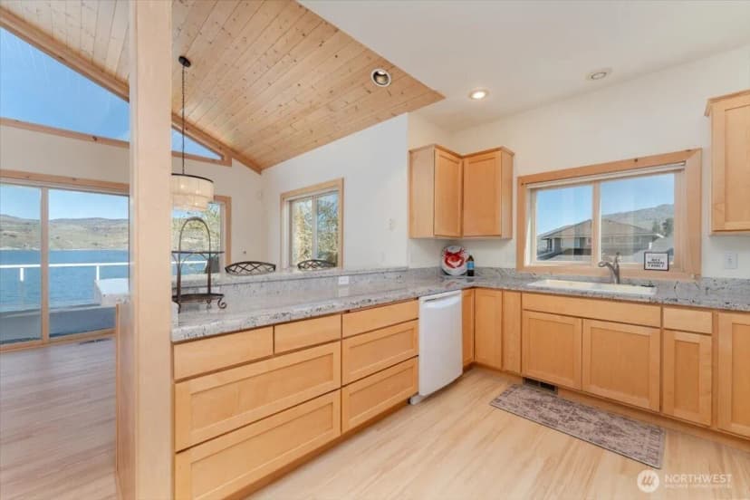 Property photo for 1606 S Lakeshore Road, Chelan photo 13