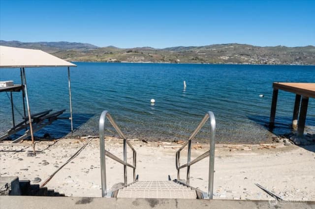 Property photo for 1606 S Lakeshore Road, Chelan photo 4
