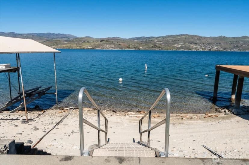 Property photo for 1606 S Lakeshore Road, Chelan photo 4