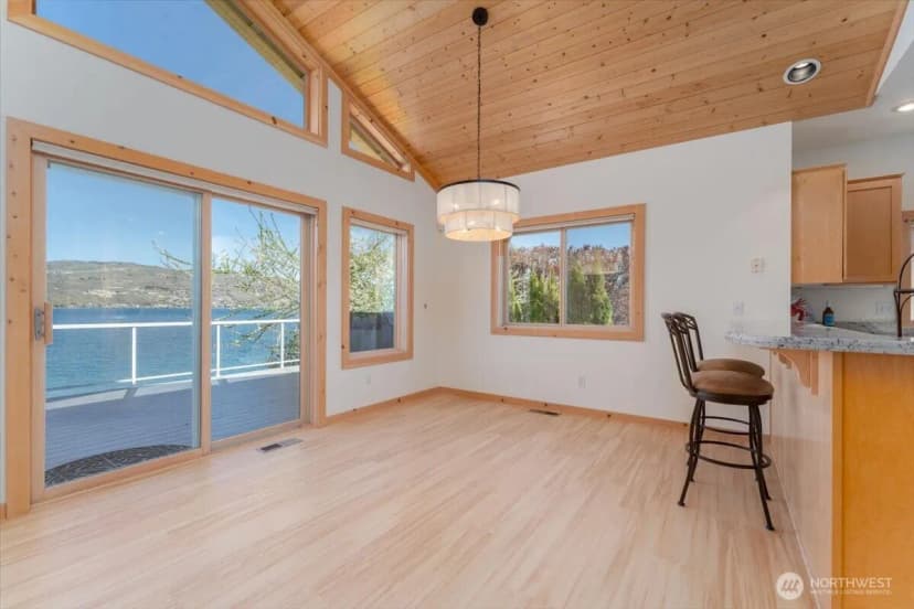 Property photo for 1606 S Lakeshore Road, Chelan photo 11