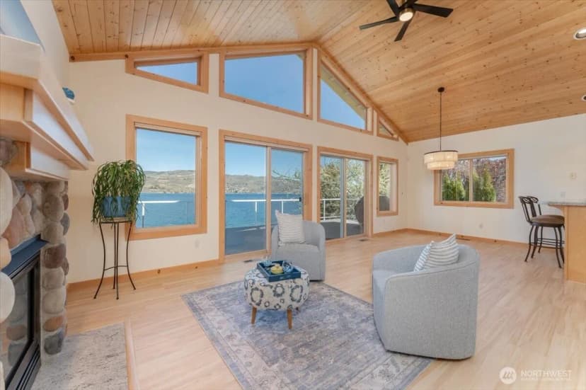 Property photo for 1606 S Lakeshore Road, Chelan photo 10