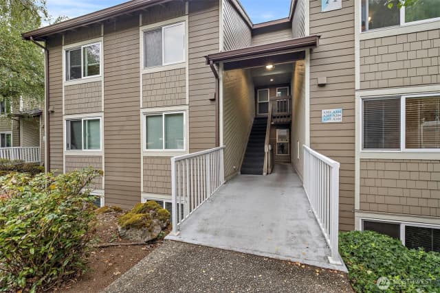 Property photo for 200 Mt Park Boulevard Sw #a103, Issaquah photo 3
