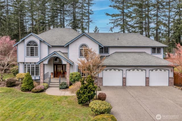 Property photo for 15416 33rd Avenue E, Tacoma photo 2
