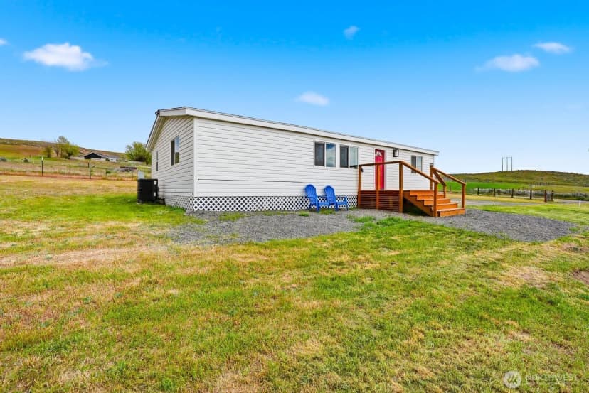 Property photo for 671 Hull Road, Selah photo 4