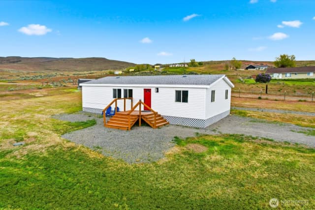 Property photo for 671 Hull Road, Selah photo 2