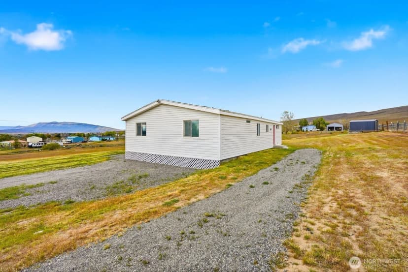 Property photo for 671 Hull Road, Selah photo 7