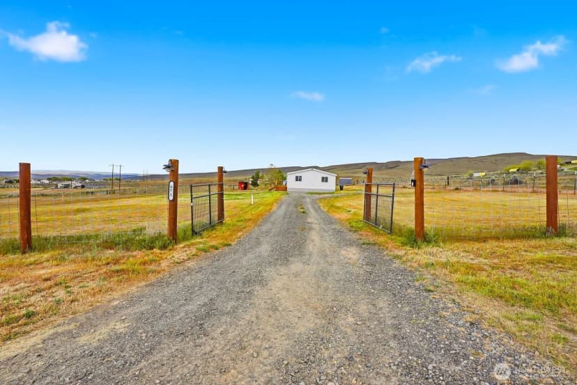 Property photo for 671 Hull Road, Selah photo 9