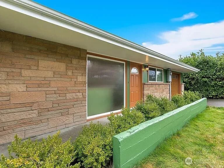 Property photo for 17930 Military Road S, Sea Tac photo 2