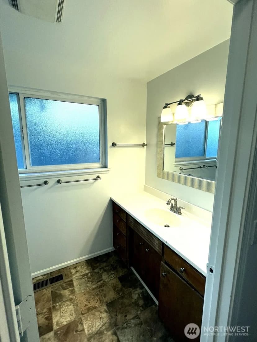 Property photo for 17930 Military Road S, Sea Tac photo 13