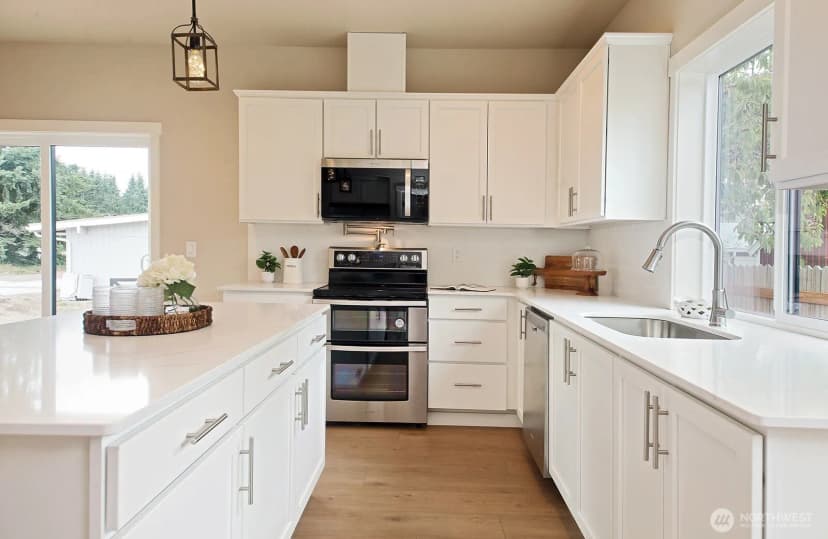 Property photo for 695 3rd Street #a, Langley photo 6
