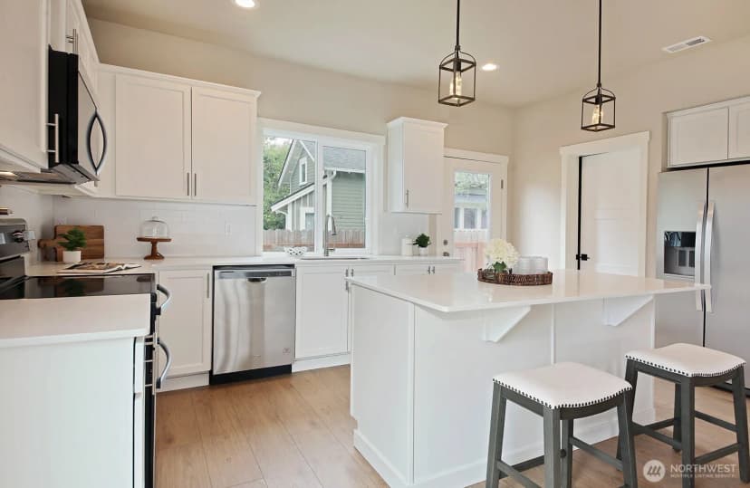 Property photo for 695 3rd Street #a, Langley photo 7