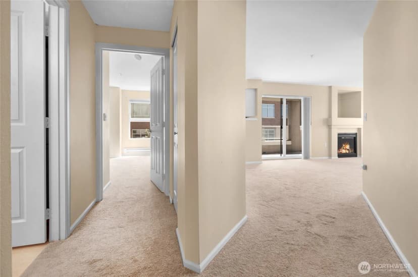 Property photo for 4343 Roosevelt Way Ne #401, Seattle photo 22