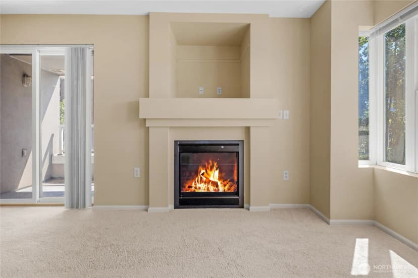 Property photo for 4343 Roosevelt Way Ne #401, Seattle photo 9