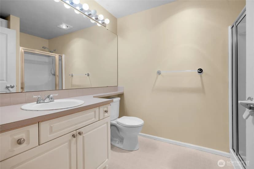 Property photo for 4343 Roosevelt Way Ne #401, Seattle photo 25